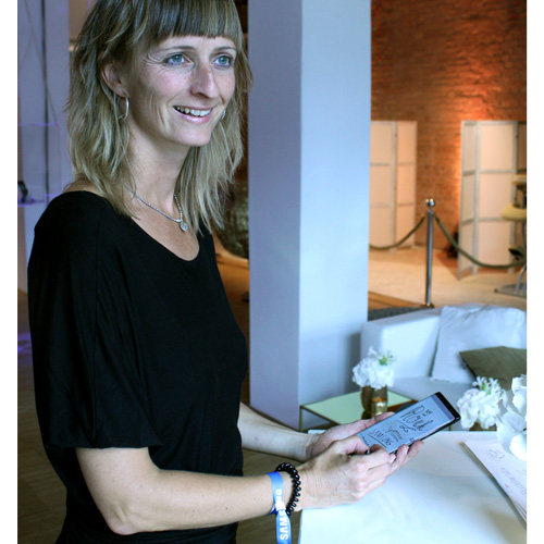 Diplom-Designerin Ulrike Jensen, Lettering-Artist auf Smartphone oder Tablet für Events und Messen, Kunde: Samsung IFA Lounge