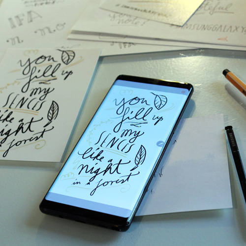 Digitales und gedrucktes Lettering, Lettering-Artist auf Smartphone oder Tablet für Events und Messen, Kunde: Samsung IFA Lounge