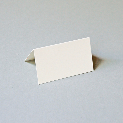 altweiße blanco Tischkarten mit glatter Oberfläche, 4 x 8 cm