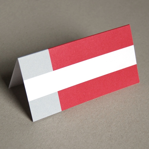 Design-Tischkarten in rot, weiss, grau