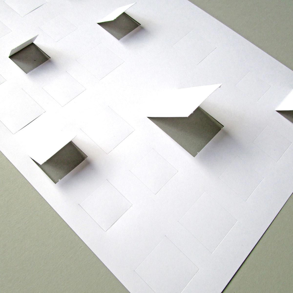 weißer Blanko-Adventskalender DIN A4 mit 24 vorgestanzten Türchen