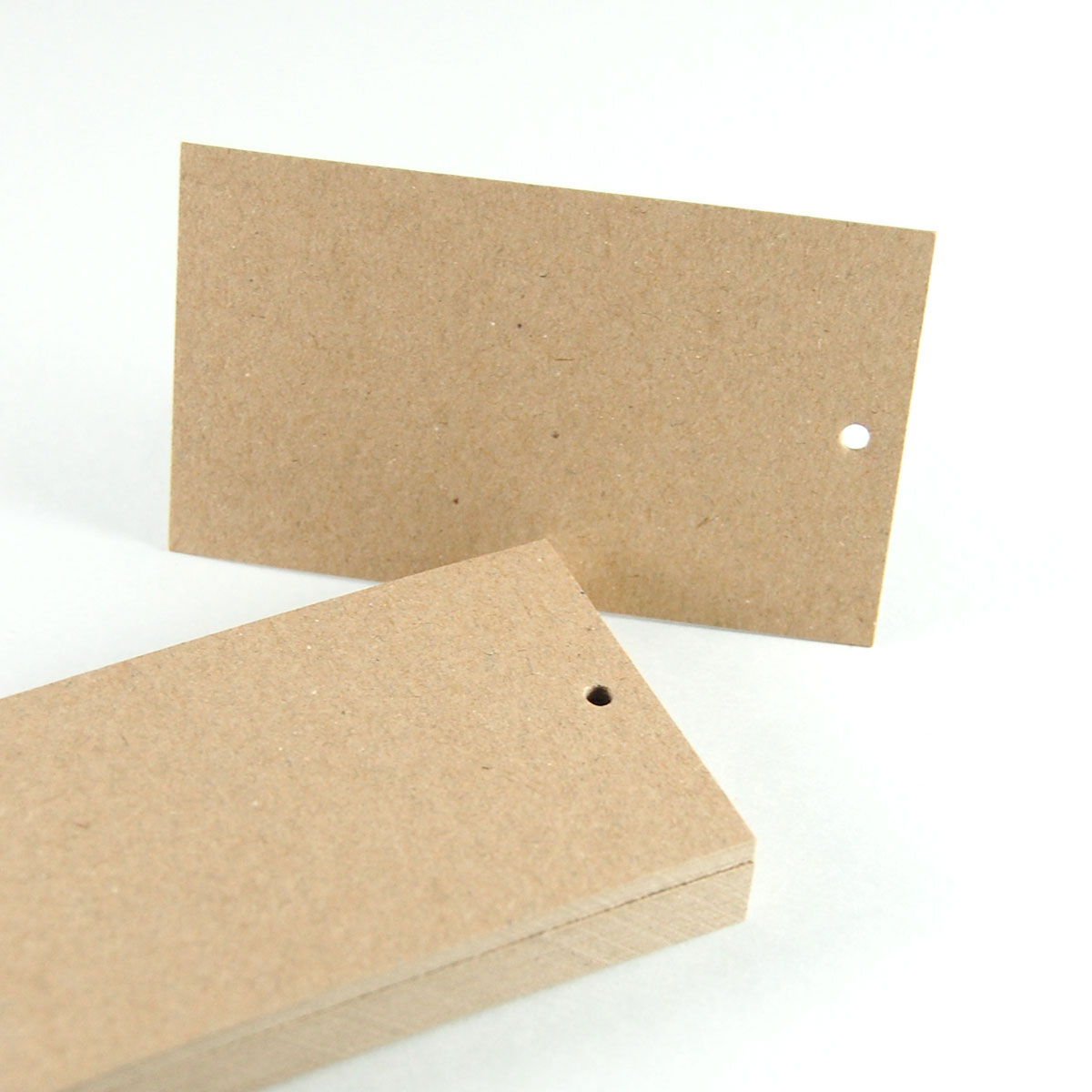 braune Blanko-Geschenkanhänger mit Lochung, Recyclingkarton