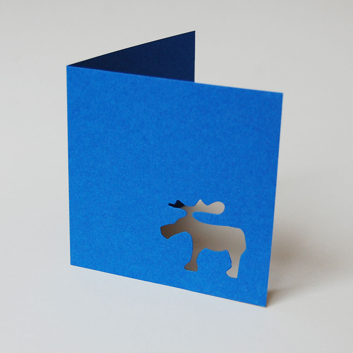blaue Minikarten für Weihnachten mit gestanztem Elch