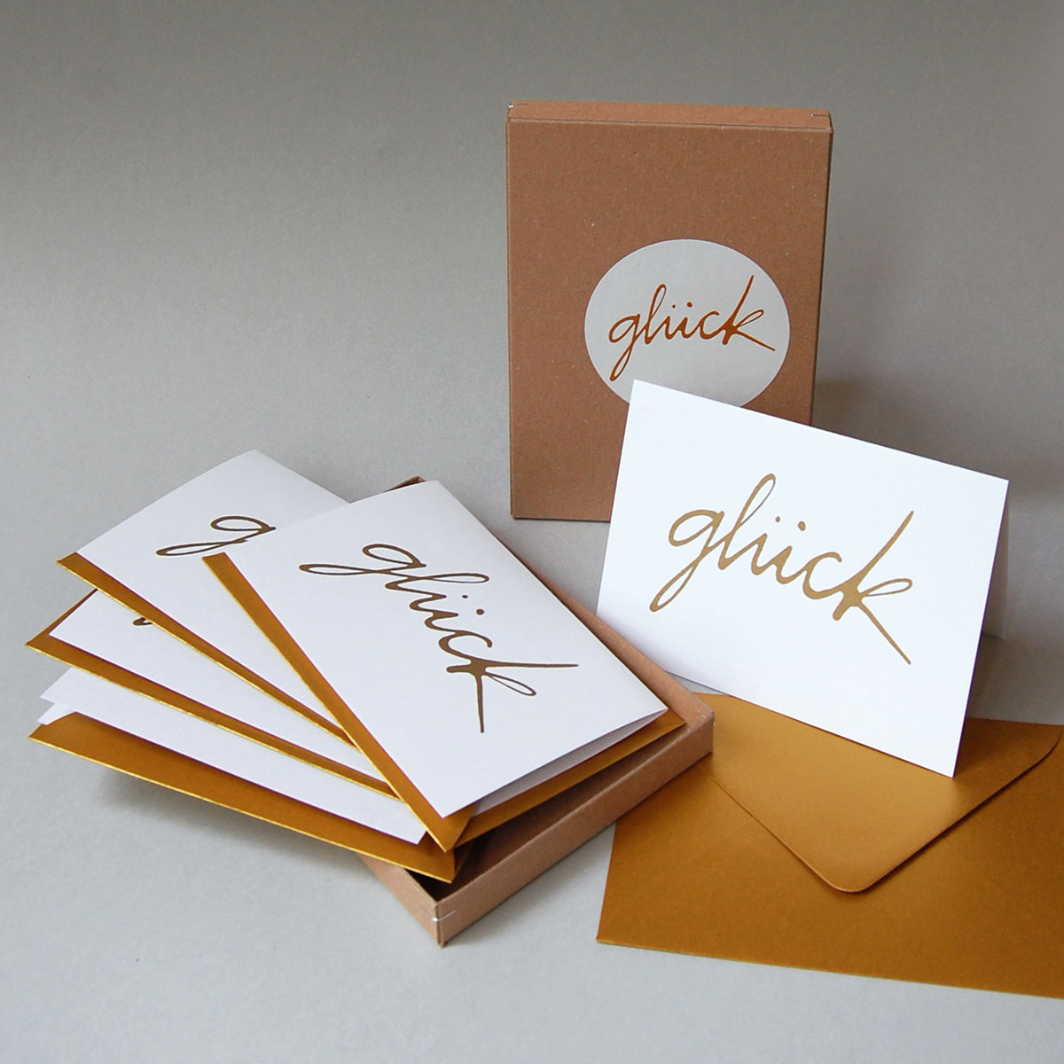 Glückwunschkarten in einer wiederverwendbaren Geschenkebox