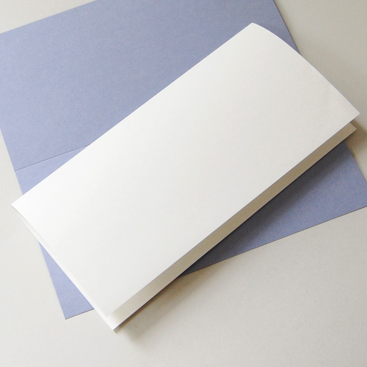 weißes Recyclingpapier zum Einlegen in Klappkarten DIN lang