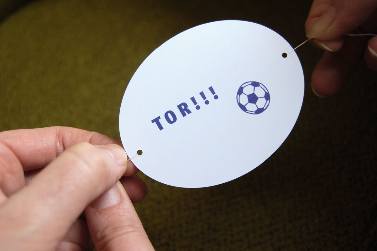 Idee für Gastgeschenke: Thaumatrop für Fußballfans, Rückseite mit Fußball
