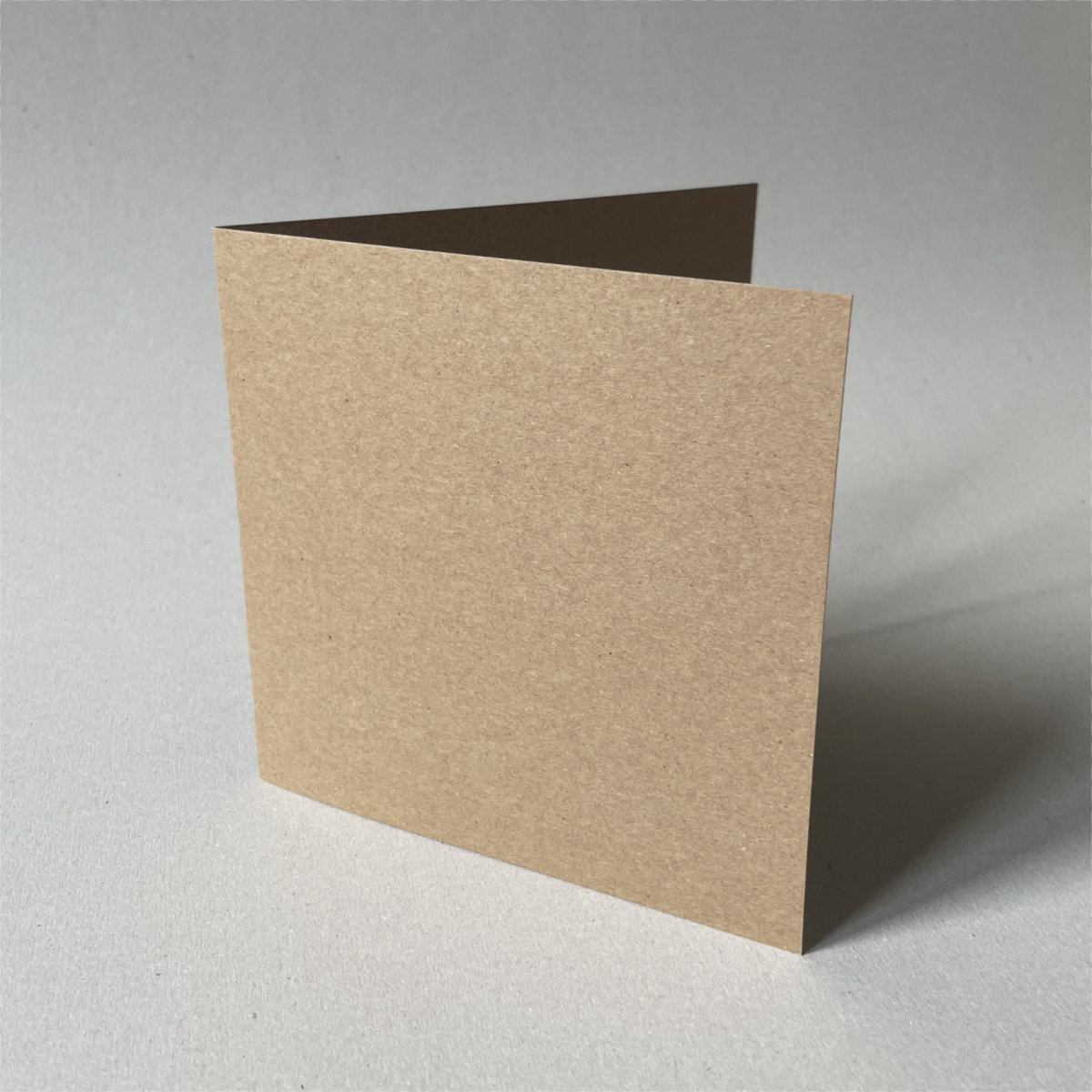 quadratische Blanko-Klappkarten aus braunem Recyclingkarton, 15 x 15 cm, Muskat