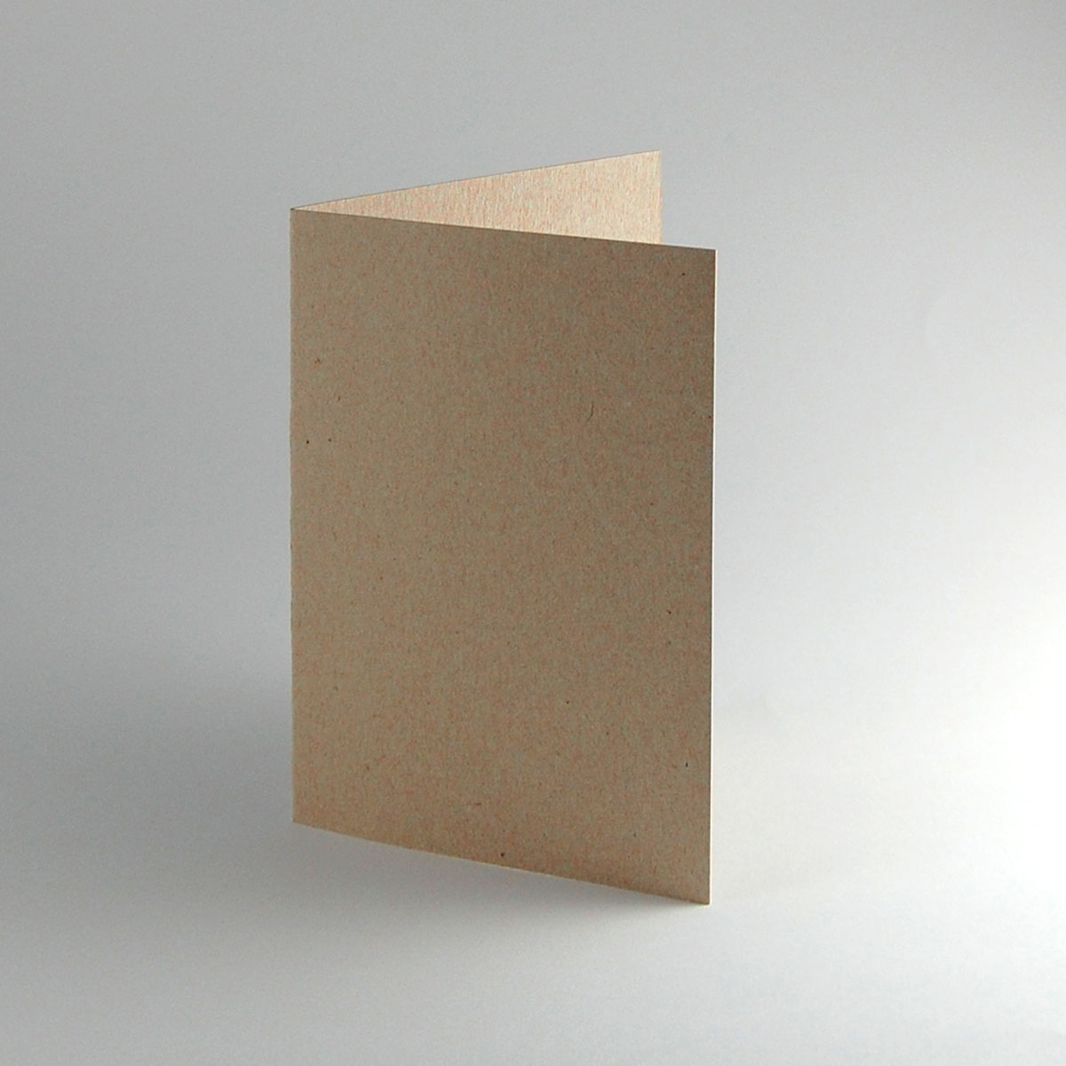Blanko-Klappkarten aus sandgrauem Recyclingkarton, DIN A6, Gobi Designrecycling