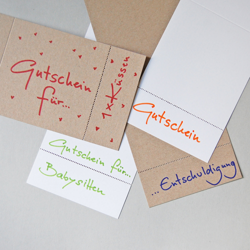 Blanko-Klappkarten mit Perforierung für kreative Gestaltungen mit schöner Schrift