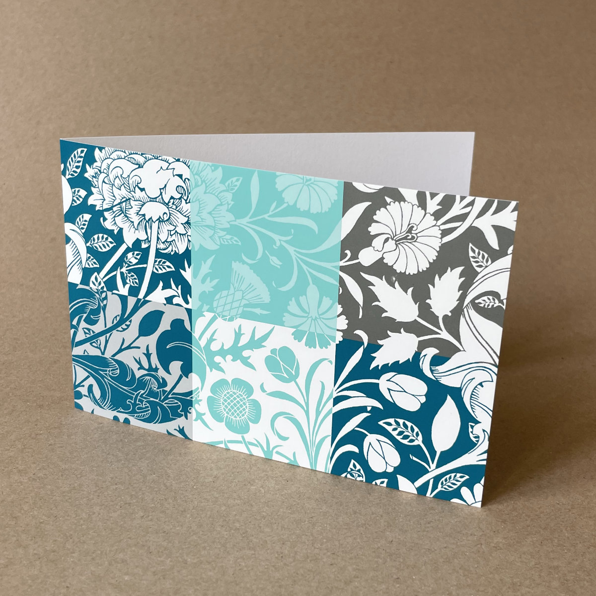 Design-Klappkarten mit floralen Ornamenten