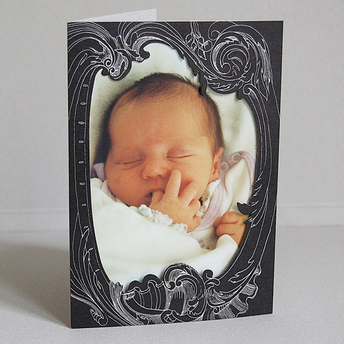 Passepartoutkarten mit barockem Rahmen für ein Babyfoto