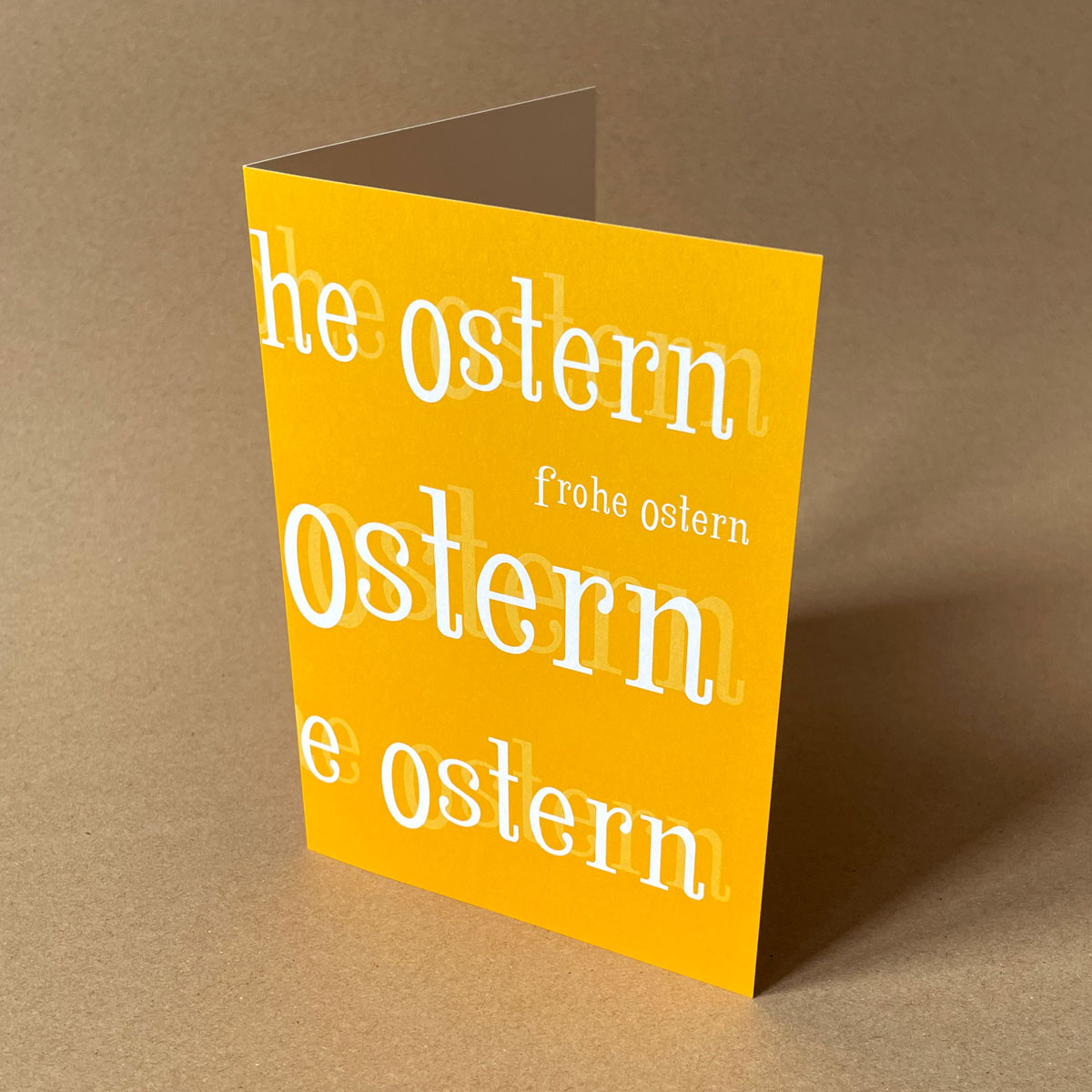 frohe ostern, typographische Osterkarten in gelborange