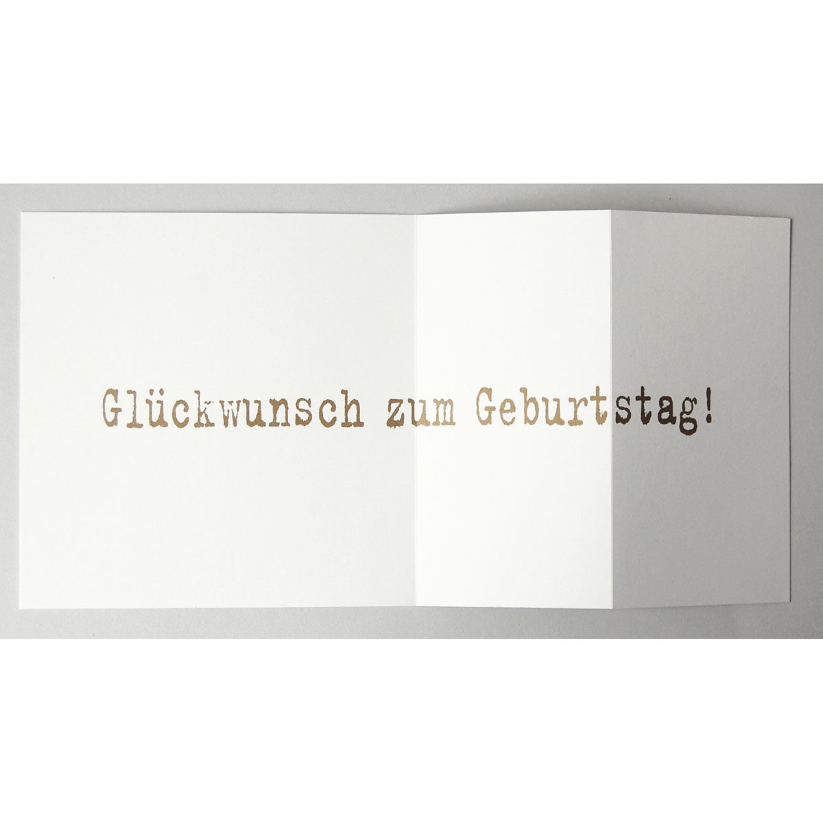 Glückwunschkarte aufgeklappt mit dem gedruckten Text: Glückwunsch zum Geburtstag!