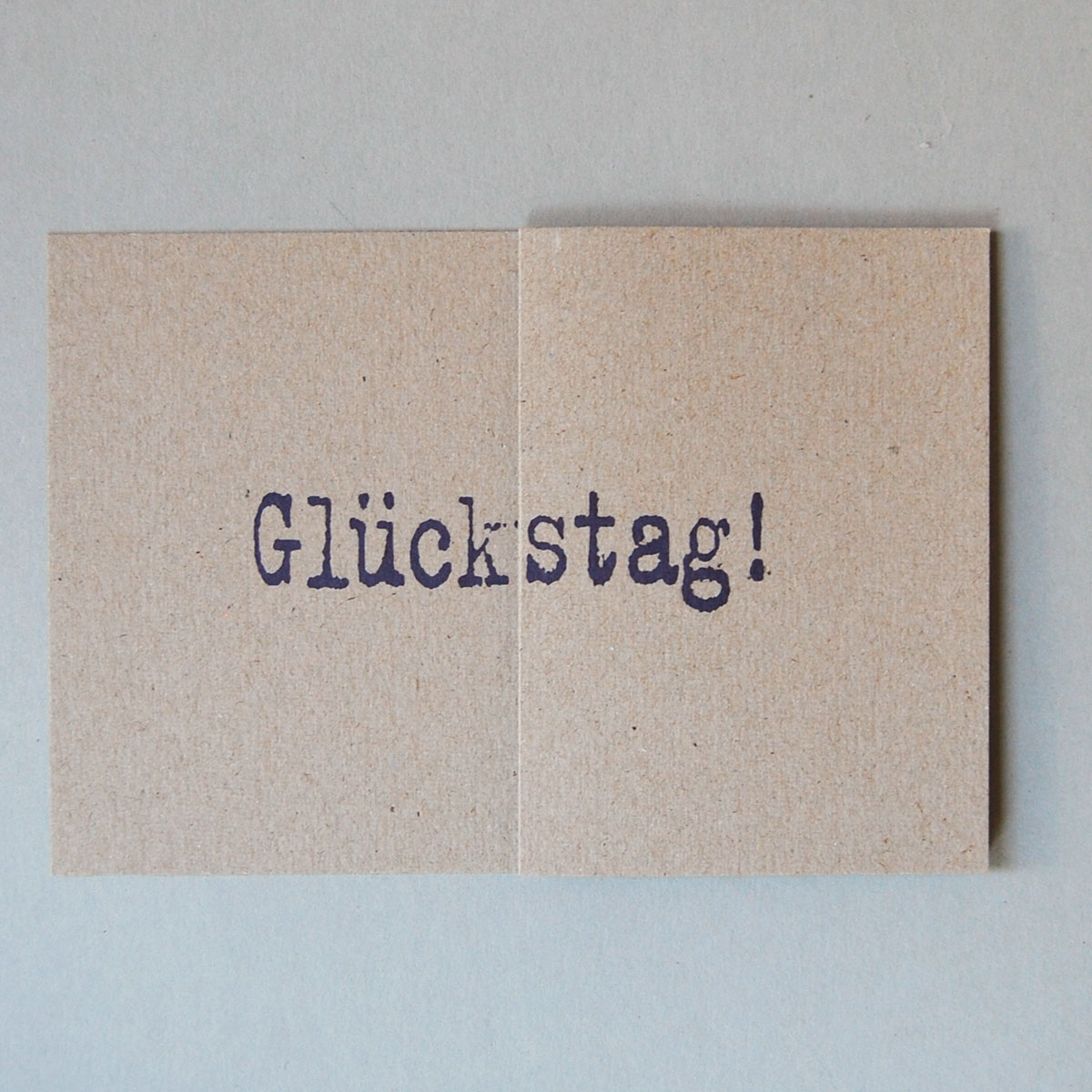 graue Recycling-Glückwunschkarten mit lila Druck: Glückstag!