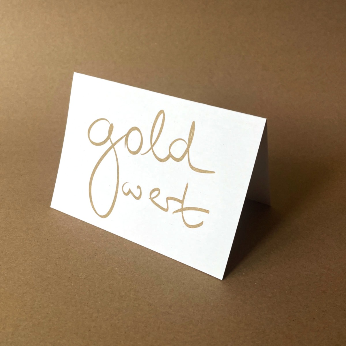gold wert, Recycling-Klappkarten mit schwungvollem goldenem Schriftzug