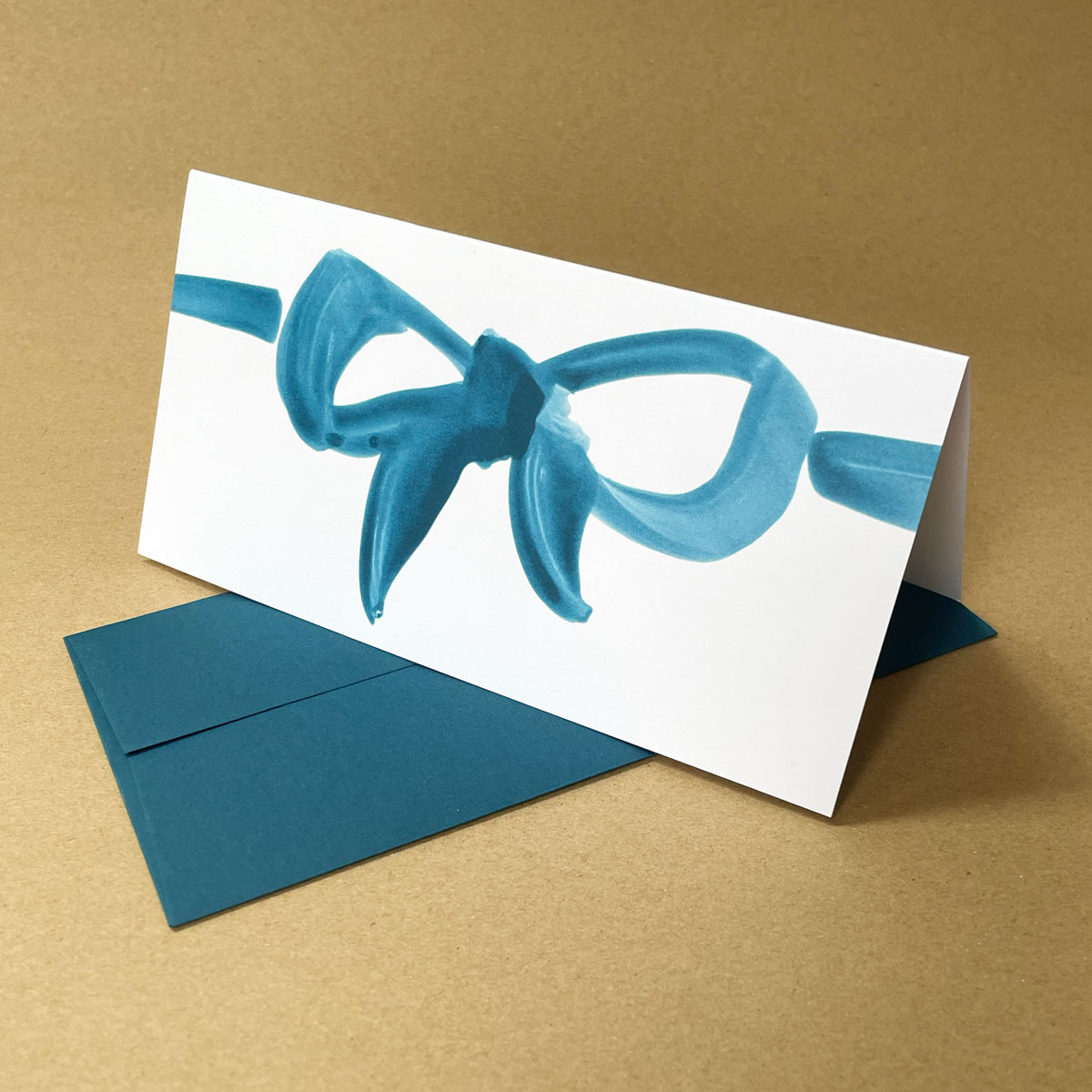 Karten mit Schleife und petrolfarbenen Umschlägen - für Gutscheine, Geschenke und Überraschungen