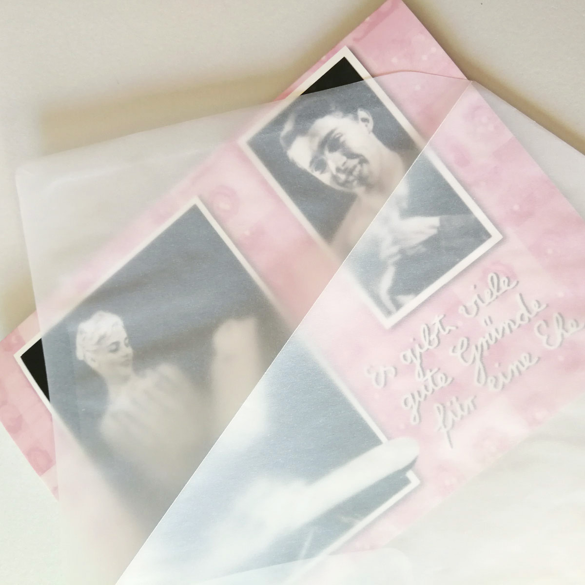 Vintage-Hochzeitskarten mit transparenten Kuverts