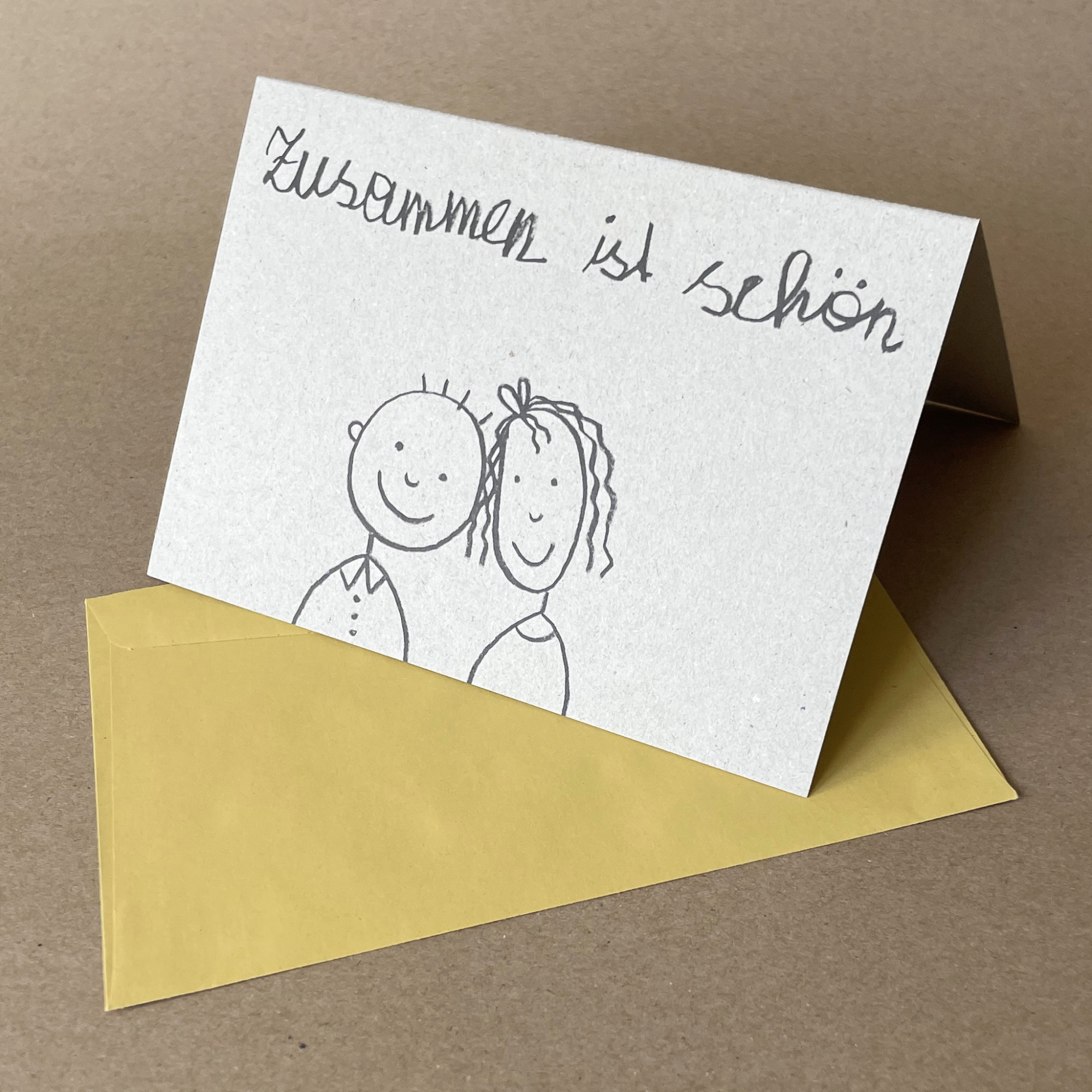 zusammen ist schön, Recyclingkarten für Hochzeitseinladungen mit roten Recyclingumschlägen