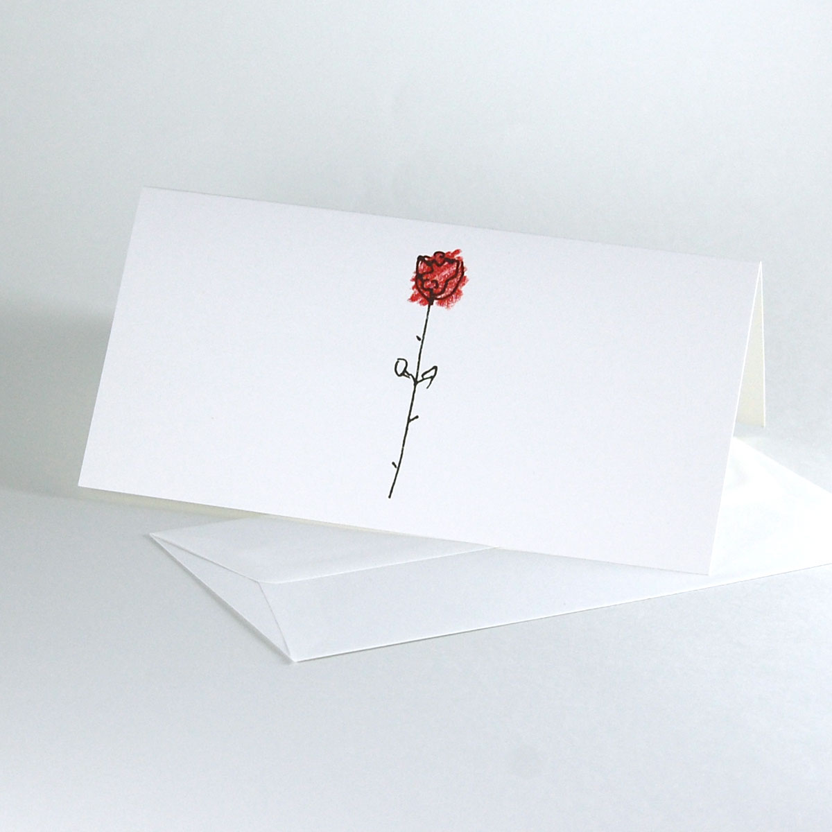 rote Rose - schlichte Hochzeits Einladungen mit edlen, naturweißen Umschlägen