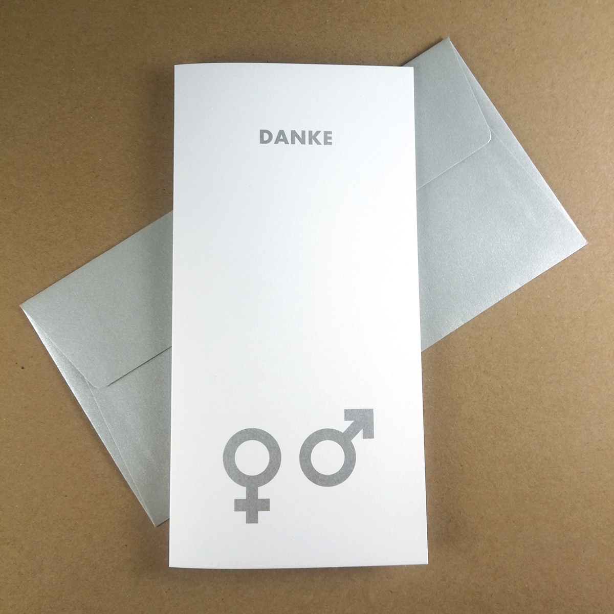 silberne Design-Karten zum Bedanken nach der Hochzeit und Einladungskarten für die Silberhochzeit mit den Zeichen für Mann und Frau