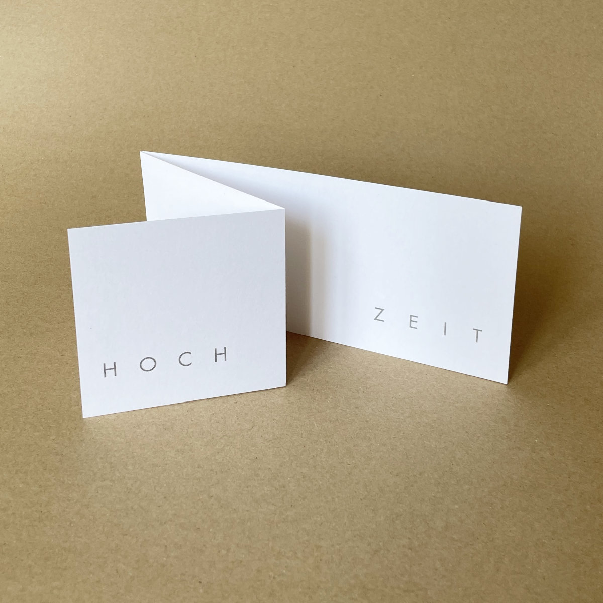 Design-Hochzeitskarten mit silbernem Druck: HOCH ZEIT
