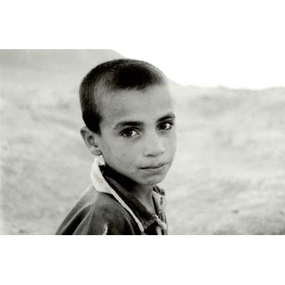 Junge in der Wüste, Fotografien von syrischen Kindern