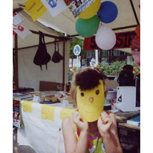 Maskenbau mit Kindern, internationaler Kindertag, FEZ