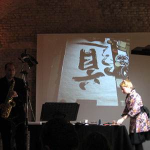 Auftritt SAKURA KLUB in den Staatlichen Kunstsammlungen Dresden, japanische Kalligrafie live