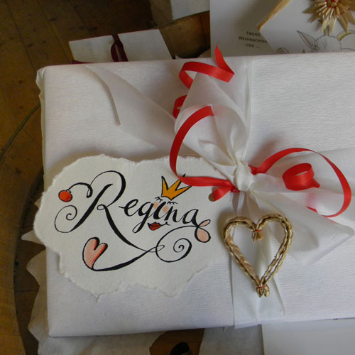 Namensschild für ein Geschenk, Kalligraphie