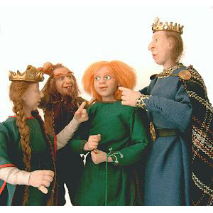 Der Ratschlag (Aethelhilda, Gnork, Snorri und König Frodebald, der Unentschiedene), posierbare Unikat-Figuren in fantastisch-mittelalterlicher Kleidung, aus ofenhärtender Modelliermasse