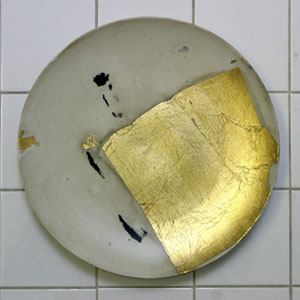 Teller, Keramik mit Blattgold