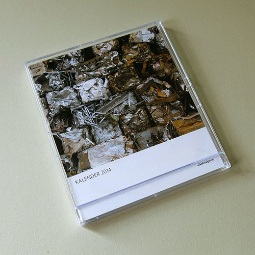 Der geschlossene Kalender, 13 Blätter wie in einer CD-Hülle verpackt, Kalenderboxen, Tischkalender in transparenter Verpackung