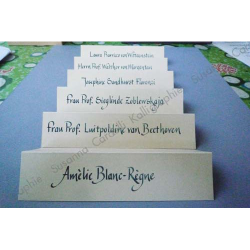 Tischkarten mit Namen, Kalligrafie