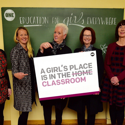 Education for girls everywhere, Lettering, Kreide-Lettering auf einer Tafel für eine Veranstaltung von ONE