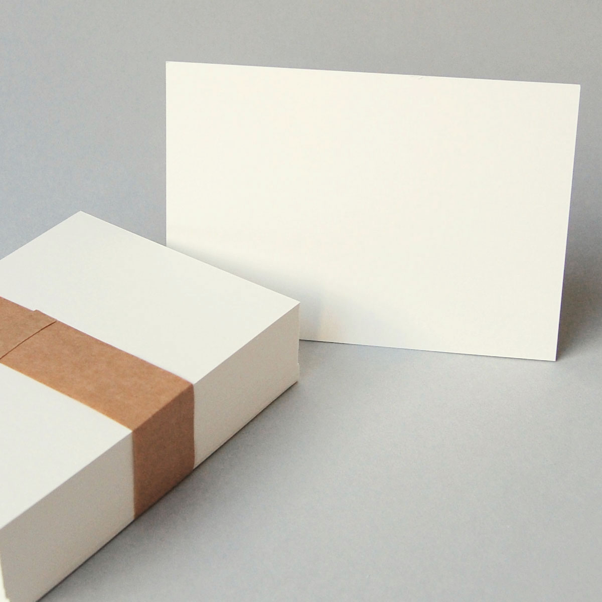 hochwertige Blankopostkarten aus hochwertigem altweißem Karton, Munken Pure 300 g/qm
