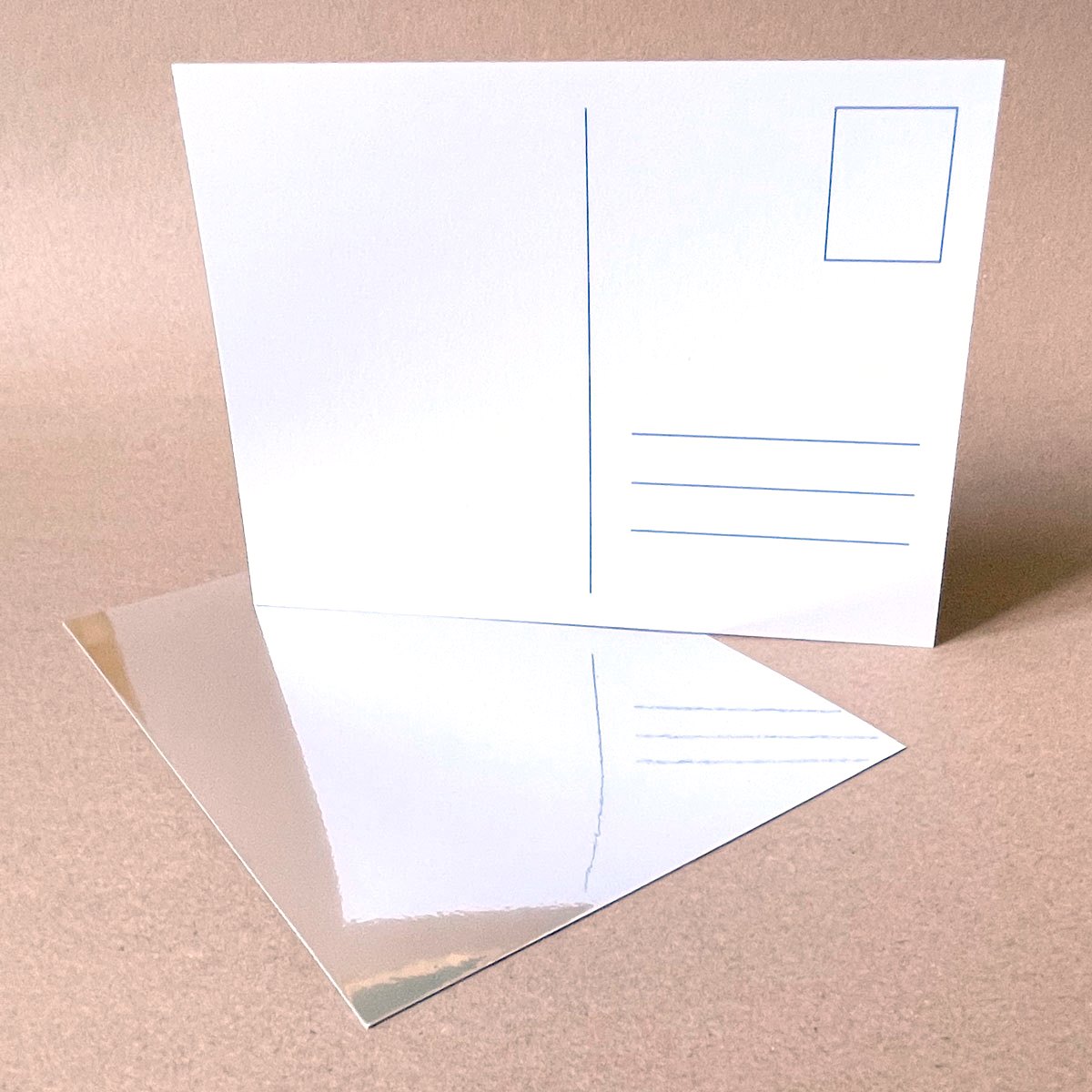 Blanko-Postkarten mit spiegelnder Seite