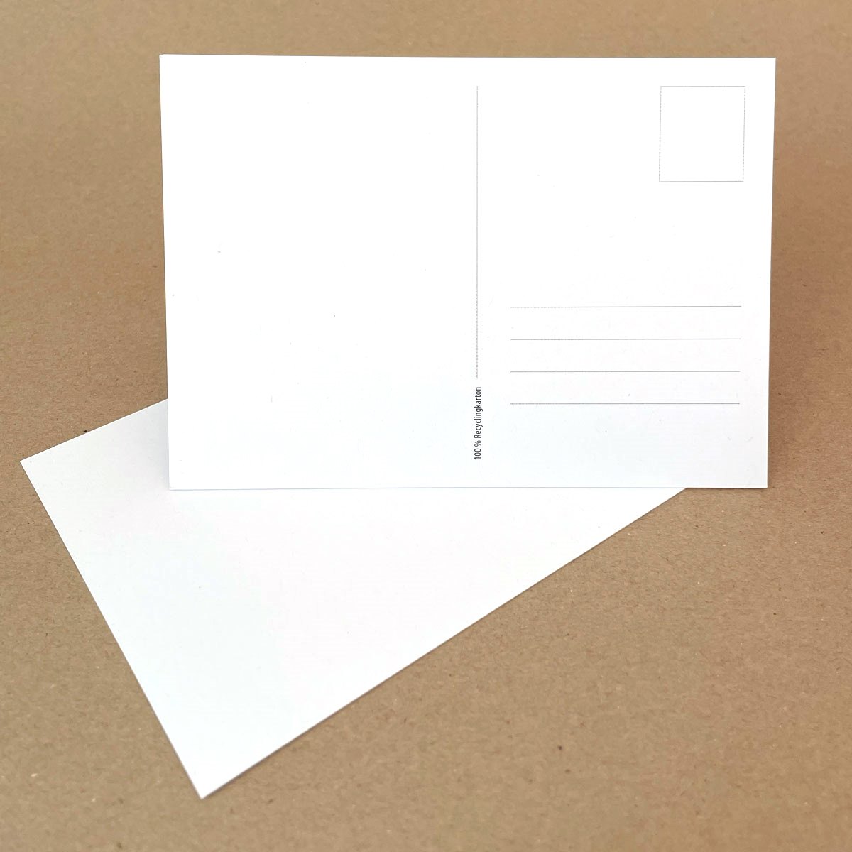 recycelte Postkarten mit vorgedrucktem Adressfeld, weißer, stabiler Recyclingkarton
