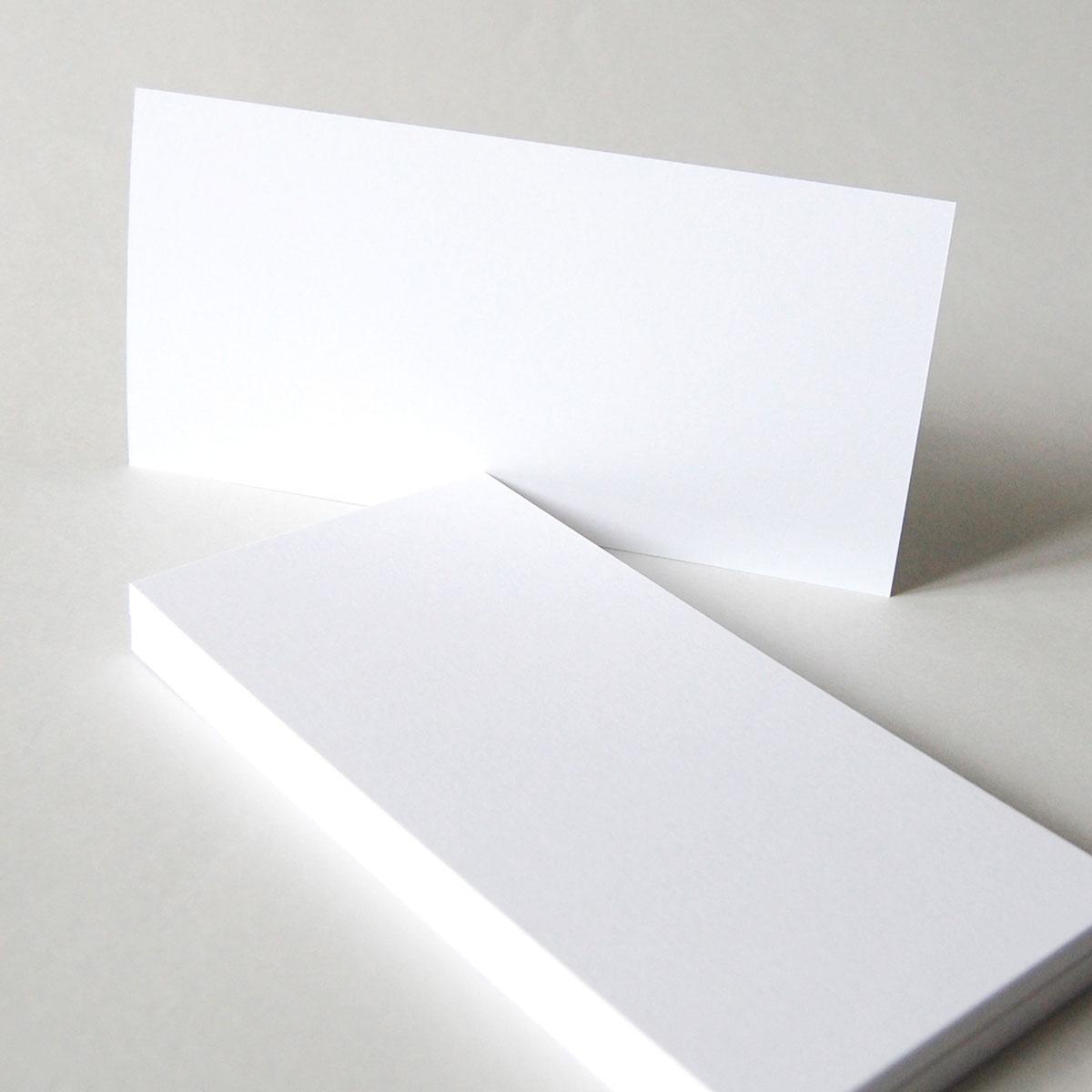 Blanko-Briefkarten aus weißem Besuchskartenkarton