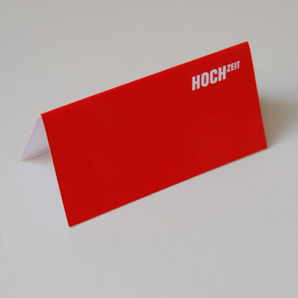 rote Tischkarten für die Hochzeitsfeier: HOCHzeit
