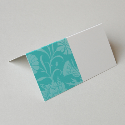 moderne Design-Tischkarten mit floralen Ornamenten in Blautönen