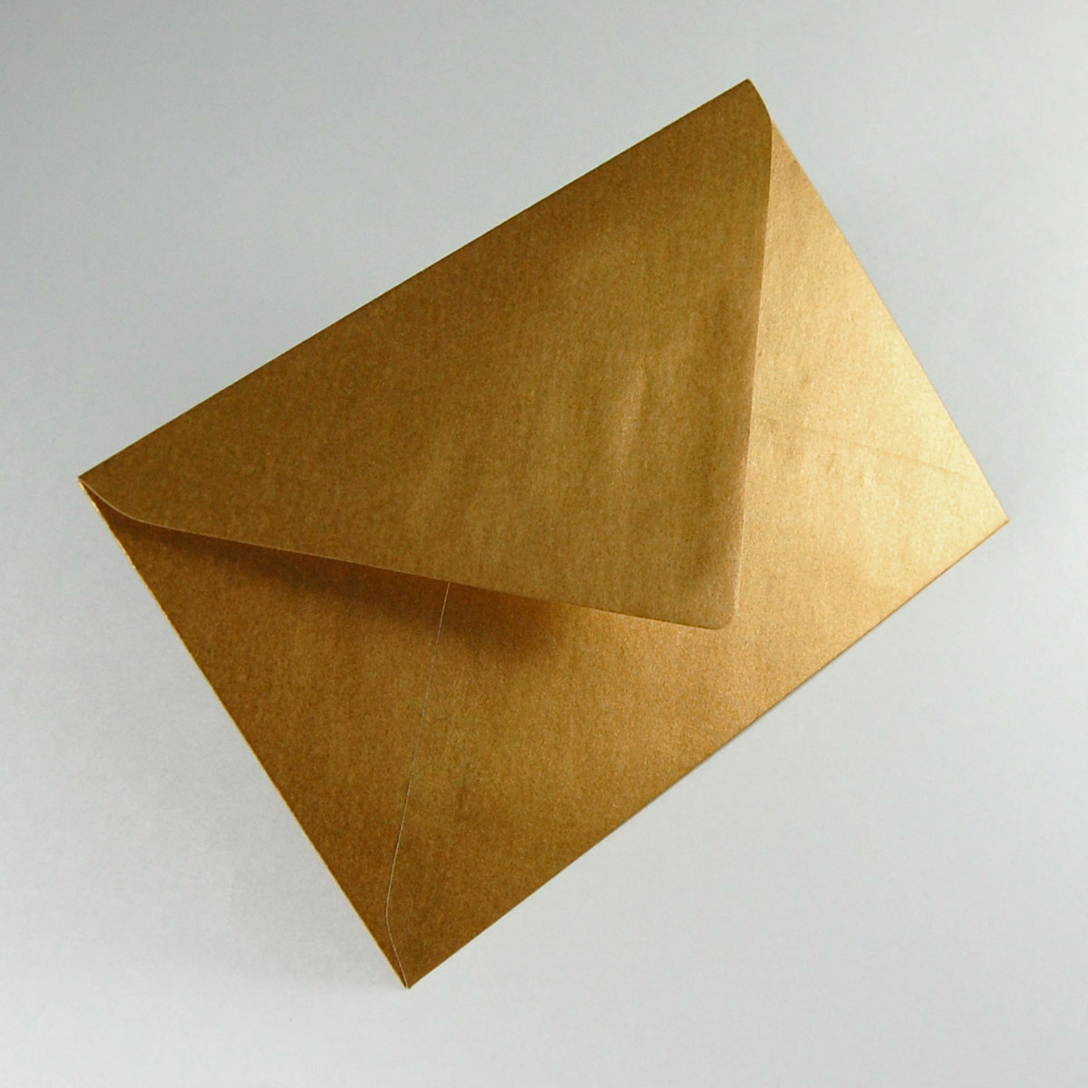 goldene, gefütterte Umschläge B6