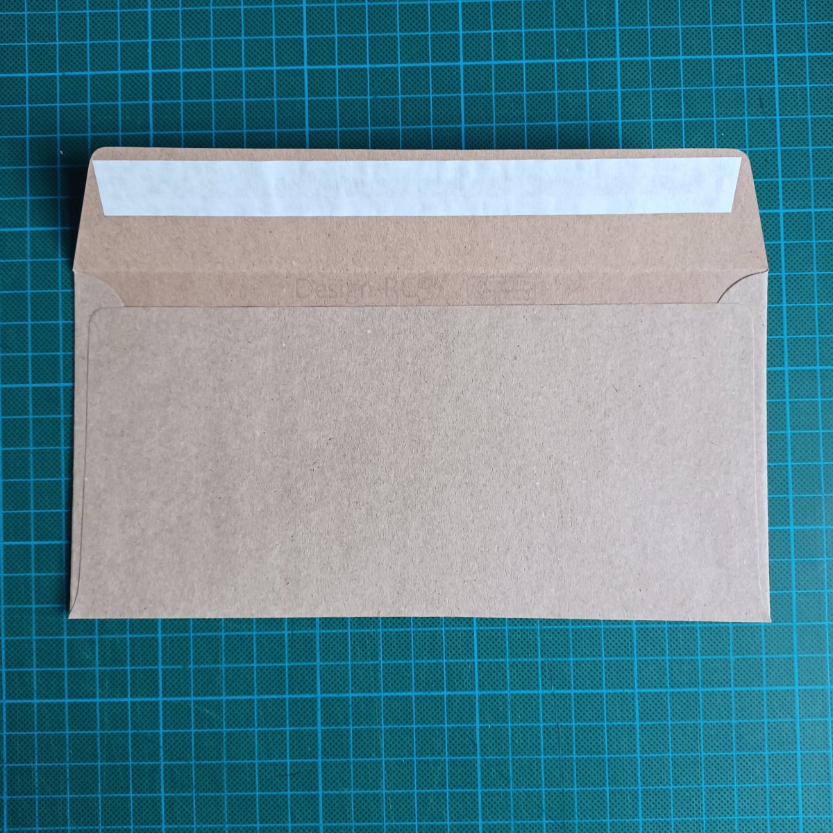 sandfarbene Umschläge DIN lang haftklebend, Gobi Design-Recycling