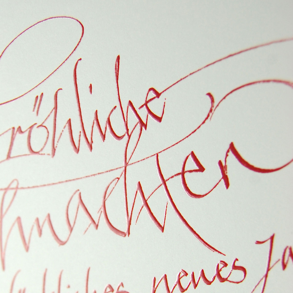 Weihnachtskarten mit rot gedruckter Kalligrafie und Relieflack