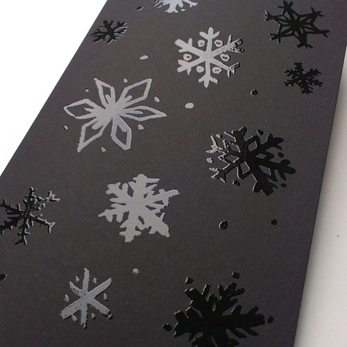 Schneeflocken, Eiskristalle, schwarze Weihnachtskarten mit farblosem UV-Relief-Lack