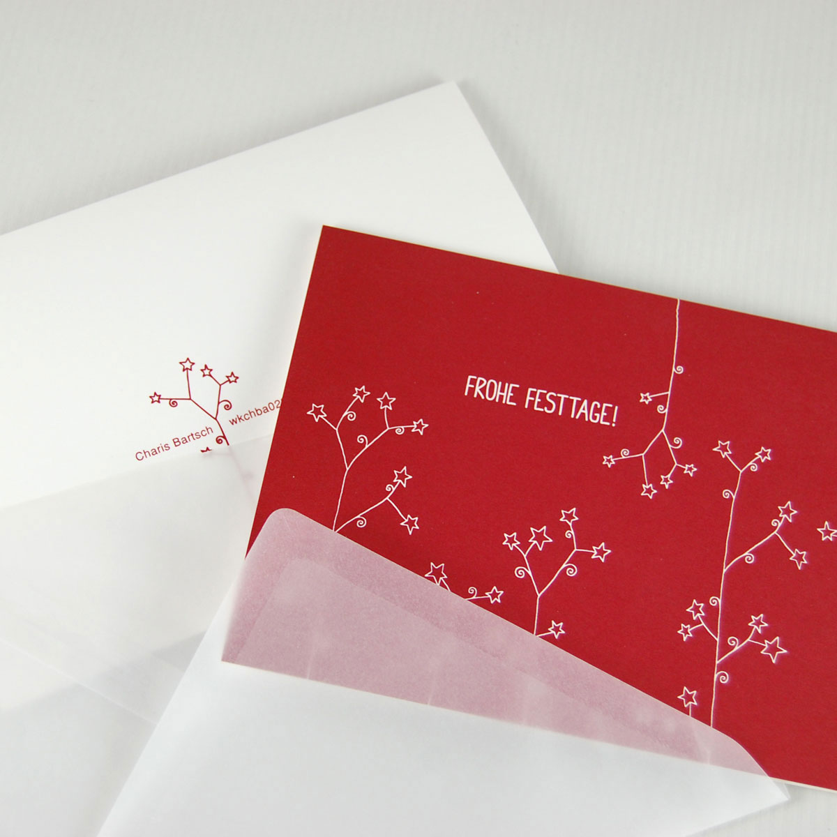 rote Weihnachtskarten mit transparenten Umschlägen