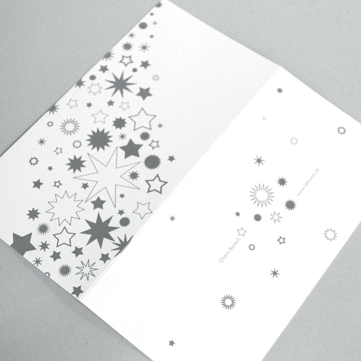 Weihnachtskarten mit mit UV-Spot-Reliefdruck auf silbernen Sternen