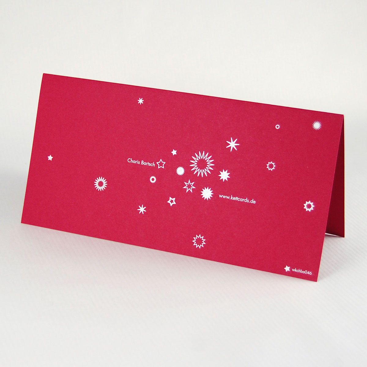 rote Design-Weihnachtskarten mit silbernen Sternen
