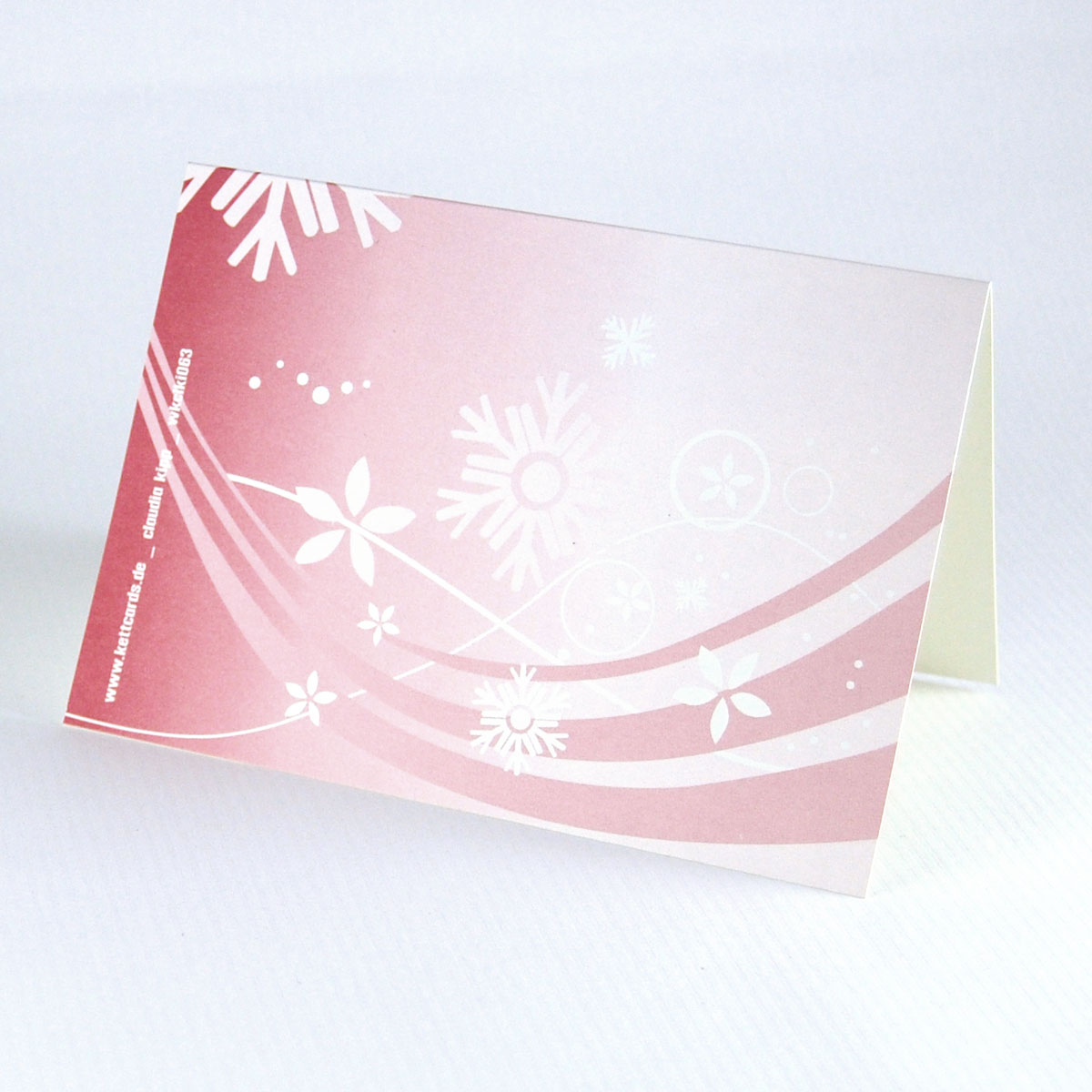 Recycling-Weihnachtskarten in rot, grafische Gestaltung der Rückseite