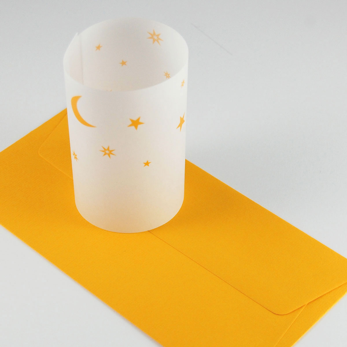 Mond und Sterne, Design-Weihnachtskarten mit farbigen Umschlägen