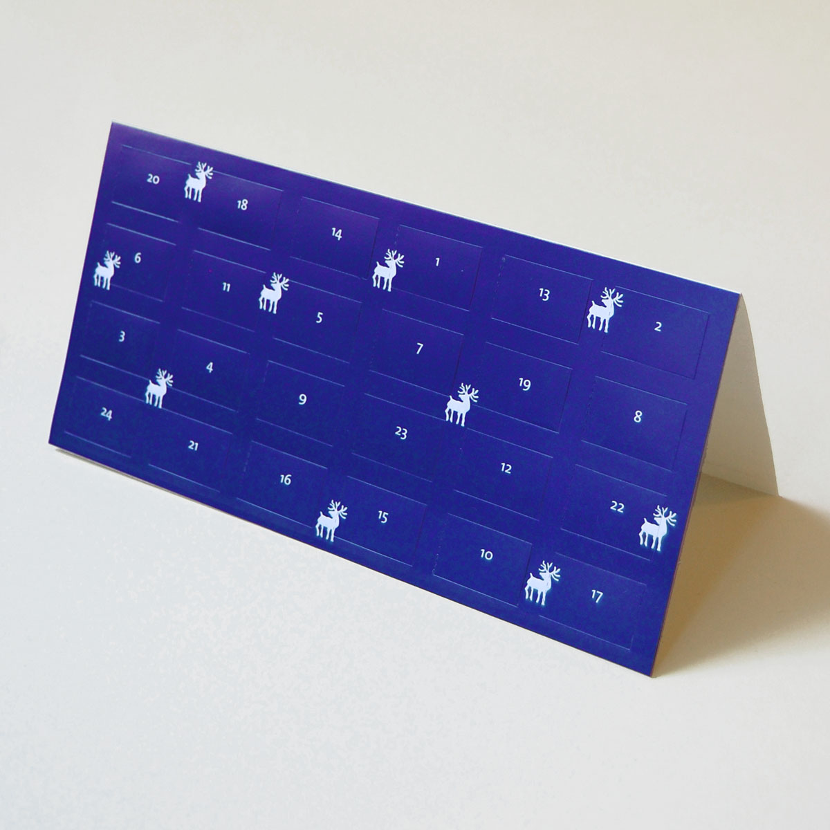 blauer Weihnachtskalender in DINlang mit Türchen